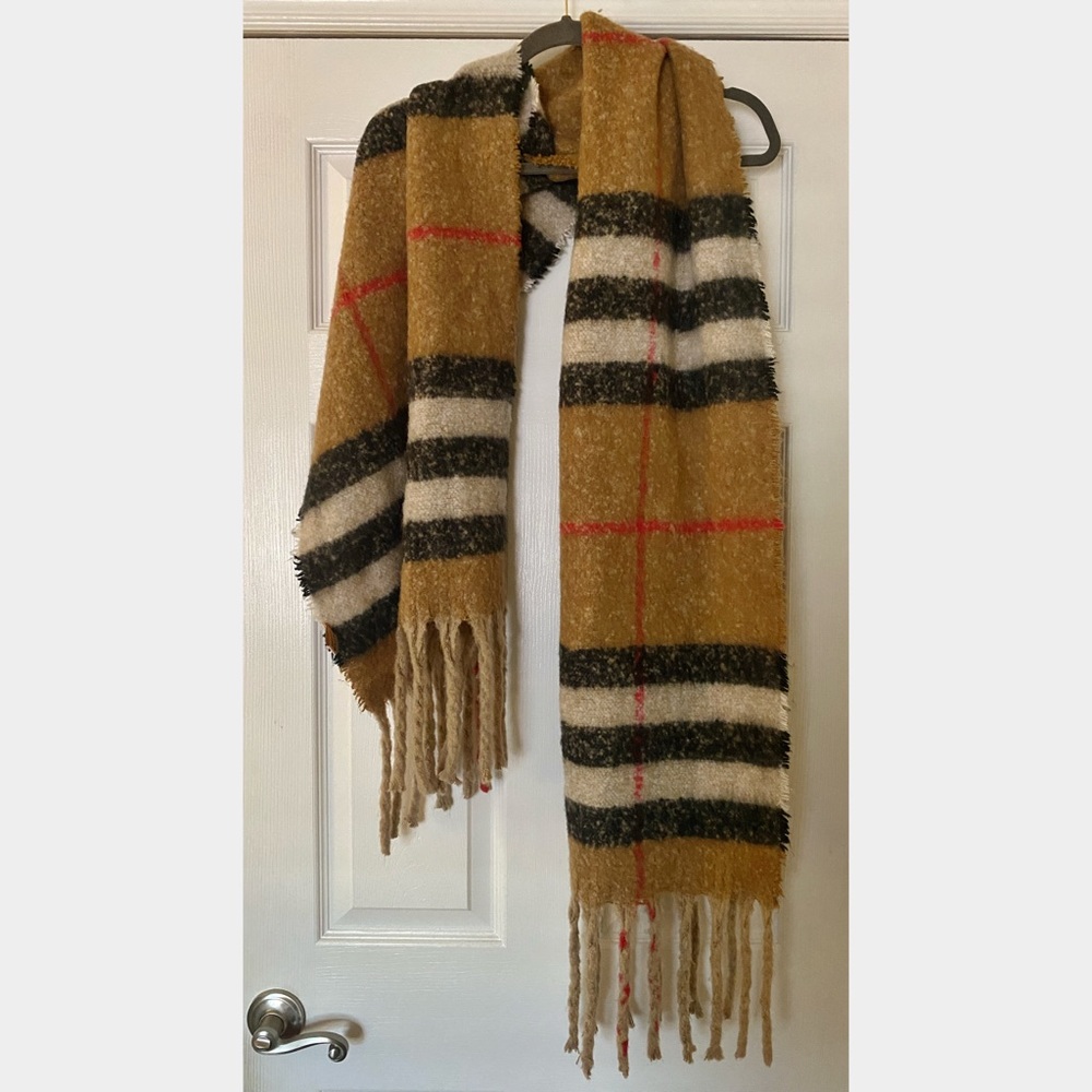 Oversized Plaid Scarf 🧣